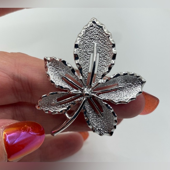 Sarah Coventry Jewelry - Sarah Coventry Ivy Leaf Brooch Pin Silver Tone Stamped